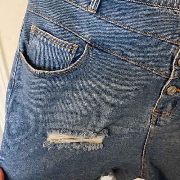 NWT- rewind high rise, medium wash- distressed Jean shorts- size 15/32W - Picture 3 of 13